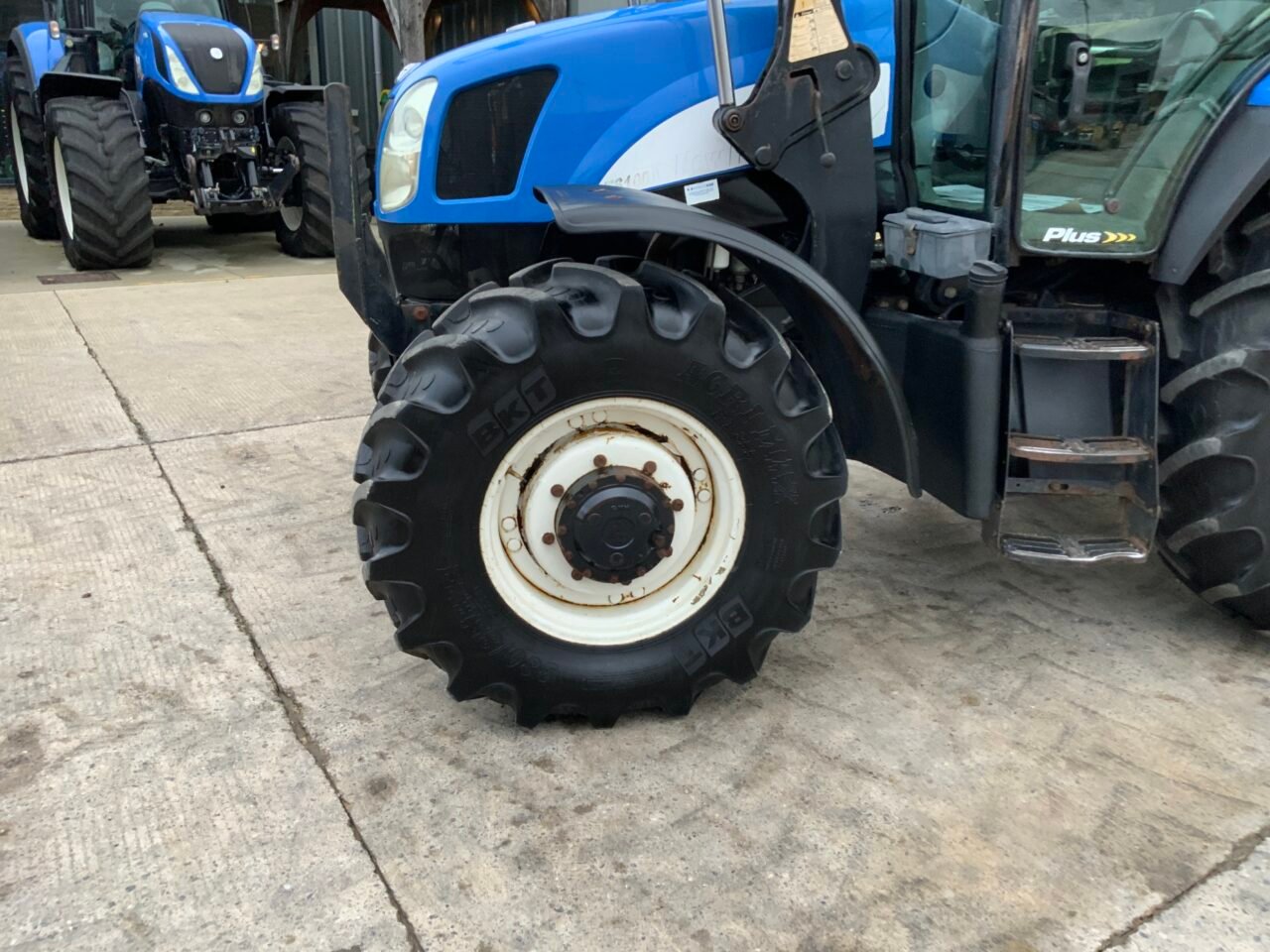 New Holland TS100A Tractor (ST25192) - Image 5