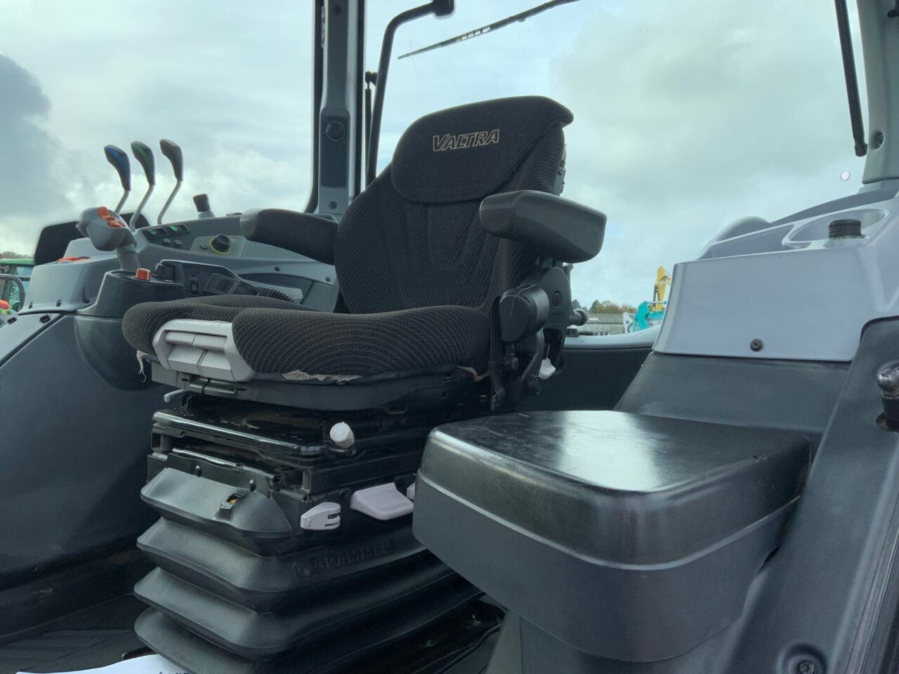 Valtra T174 Hi Tech Tractor (ST25043) - Image 9